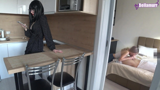 Жена в телефоне а муж трахает соседку смотреть онлайн