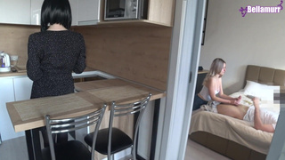 Жена в телефоне а муж трахает соседку смотреть онлайн