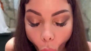 Секс видео с красивой девушкой