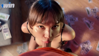 Грудастая нимфоманка глубоко берет член