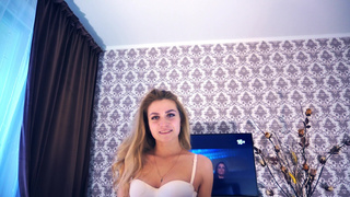 Сексуальная красотка жаждет страсти – домашнее порно видео с игривым настроением