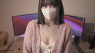 Сексуальная блондинка кончает в возбуждающем видео