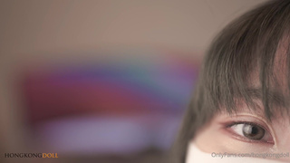 Сексуальная блондинка кончает в возбуждающем видео