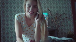 Секс видео: сестра сосет член брата пока мама не видит