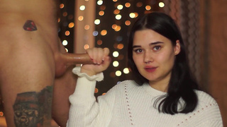 Новорічний секс у домашній атмосфері – ексклюзивне відео з глибоким мінетом