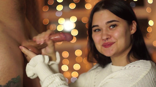 Новорічний секс у домашній атмосфері – ексклюзивне відео з глибоким мінетом