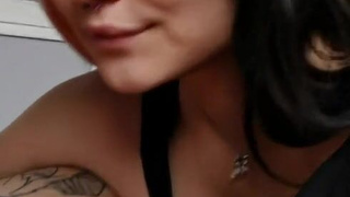 Селфи терапия от опытной проститутки в HD 1080p