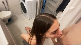 Реальное секс видео с развратной девушкой в ванной