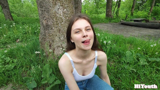 Лама Грэй трахается в лесу и кончает в ротик