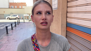 Эротический массаж снял боль в спине у страпоной соседки