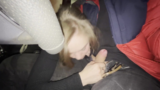 Секс в пробке: отсос в машине на дороге