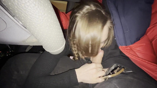 Секс в пробке: отсос в машине на дороге