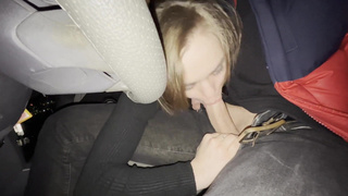 Секс в пробке: отсос в машине на дороге