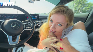 Секс в машине с развратной шлюхой