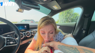 Секс в машине с развратной шлюхой