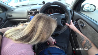 Страстный минет в машине как пылесос