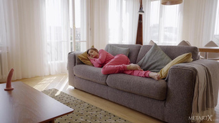 Lily Blossom Just A Kiss - страстный секс видео с русской красоткой