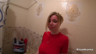 Русская студентка кончает в ванной с диким сквиртом