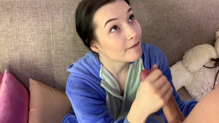 Страстный минет с кончем в рот от Olivia Moore