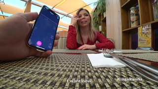 Оргазм в публичном месте – страстный секс на кухне