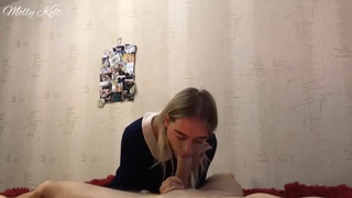 Страстный минет после неловкого момента - домашнее порно видео с сестрой