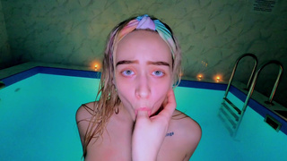 Порно видео с развратной блондинкой