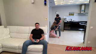 Жена Кисанкана страстно трахается с любовником пока муж дома