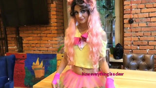 Секс видео с худой куклой: огромный член в тугой киске