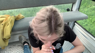 Русская туристка в Сочи отсасывает в фуникулере