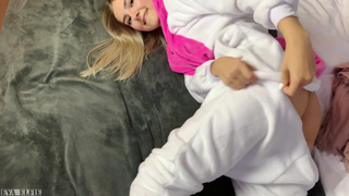 Брат и сестра страстно трахаются тайком от мамы