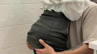 Горячая измена в общественном месте – смотреть онлайн