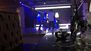 Страстное видео: юная пара в откровенной сцене