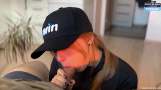 Страстный минет от сводной сестры - эксклюзивное секс видео