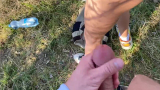 Секс в кустах: школьница и педагог в горячем видео с внутренней эякуляцией