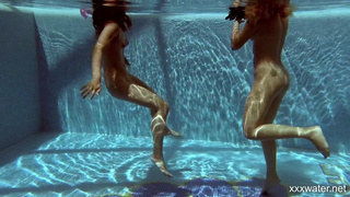 Две нимфетки в страстном лесби-действии смотреть бесплатно