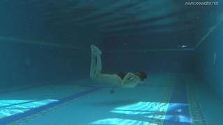 Ирина Русская обнаженная под водой – эксклюзивное порно