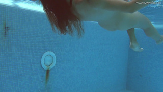 Ирина Русская обнаженная под водой – эксклюзивное порно