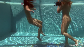 Секс под водой с Olla и Irina смотреть онлайн