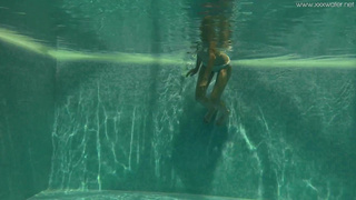 Секс видео Stefanie Moon с маленькой грудью