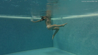 Секс видео Stefanie Moon с маленькой грудью